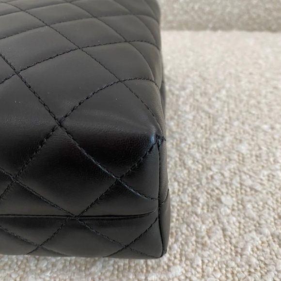 Authentic Chanel Lambskin Quilted Kisslock Minaudière Black - Picture 2 of 9